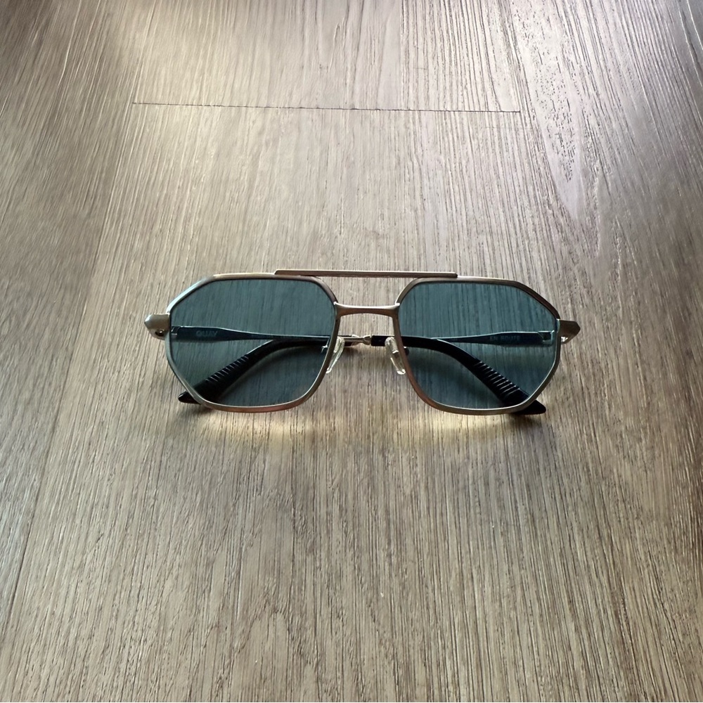 quay australia en route silver blue small geometric aviator sunglasses eyewear